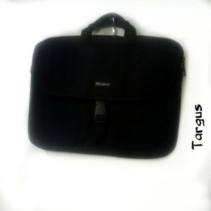 Targus TCB001 black messenger laptop case